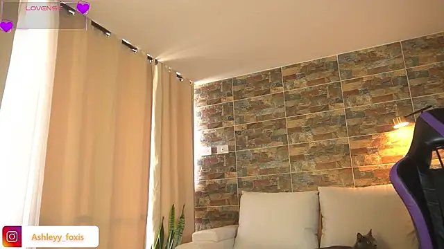 Ashleey Fox online show from March 14, 9:21 pm