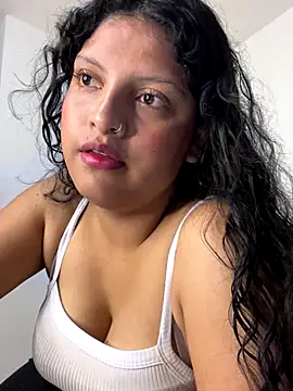 Snapshot of tati__22 chatting on December 16, 5:06 pm tati 22 online show from December 16, 5:06 pm