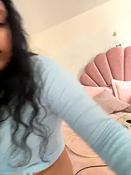 Snapshot of tati__22 chatting on December 5, 5:00 pm tati 22 online show from December 5, 5:00 pm