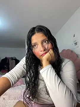 Snapshot of tati__22 chatting on November 3, 5:49 pm tati 22 online show from November 3, 5:49 pm
