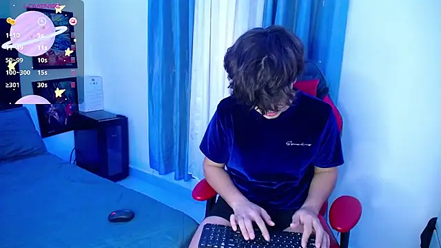 Snapshot of andyboy- chatting on March 4, 9:32 pm andyboy- online show from March 4, 9:32 pm