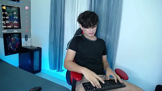 Snapshot of andyboy- chatting on December 29, 2:27 am andyboy- online show from December 29, 2:27 am