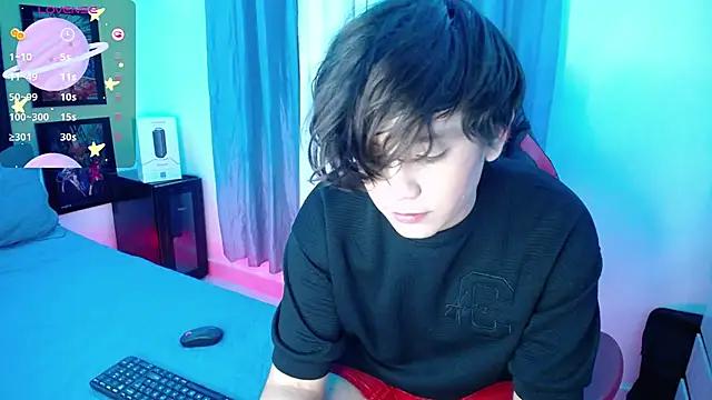 Snapshot of andyboy- chatting on March 12, 1:03 am andyboy- online show from March 12, 1:03 am