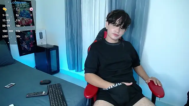 Snapshot of andyboy- chatting on December 27, 2:25 am andyboy- online show from December 27, 2:25 am
