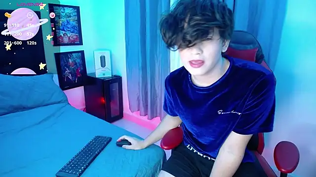 Snapshot of andyboy- chatting on March 23, 12:36 am andyboy- online show from March 23, 12:36 am