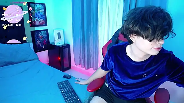 Snapshot of andyboy- chatting on March 23, 3:43 am andyboy- online show from March 23, 3:43 am