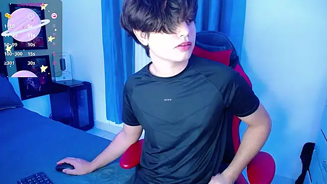 Snapshot of andyboy- chatting on March 6, 12:43 am andyboy- online show from March 6, 12:43 am