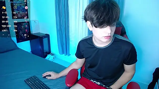 Snapshot of andyboy- chatting on January 13, 1:02 am andyboy- online show from January 13, 1:02 am