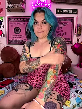 Snapshot of CherryBombBomb chatting on September 25, 6:52 am CherryBombBomb online show from September 25, 6:52 am