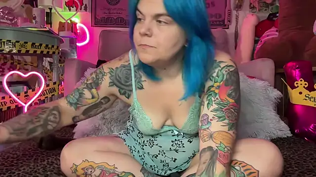 Snapshot of CherryBombBomb chatting on November 16, 7:13 am CherryBombBomb online show from November 16, 7:13 am