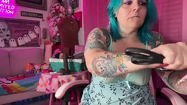 Snapshot of CherryBombBomb chatting on November 1, 5:57 am CherryBombBomb online show from November 1, 5:57 am