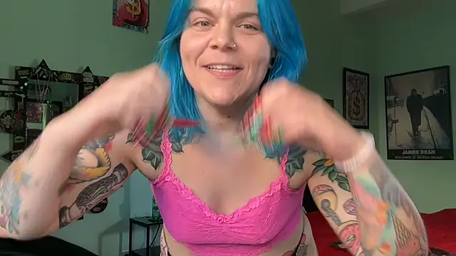 Snapshot of CherryBombBomb chatting on December 3, 10:31 pm CherryBombBomb online show from December 3, 10:31 pm