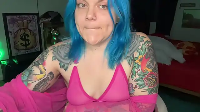 Snapshot of CherryBombBomb chatting on February 10, 6:01 am CherryBombBomb online show from February 10, 6:01 am