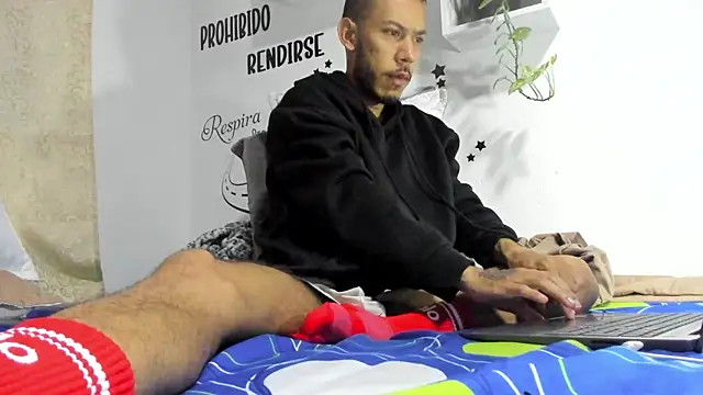 Snapshot of Aronxxs chatting on September 30, 9:37 am Aronxxs online show from September 30, 9:37 am