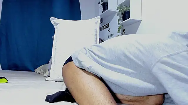 Snapshot of Aronxxs chatting on February 22, 9:11 am Aronxxs online show from February 22, 9:11 am