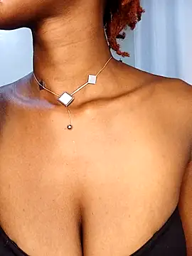 Ayrella02 online show from November 27, 5:13 pm