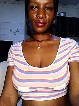 Snapshot of Ayrella02 chatting on January 12, 1:01 am Ayrella02 online show from January 12, 1:01 am