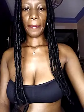 Snapshot of Ayrella02 chatting on March 10, 12:14 am Ayrella02 online show from March 10, 12:14 am