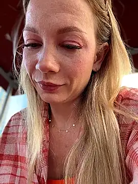 LavenderHot online show from June 5, 1:43 am