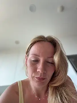 LavenderHot online show from March 31, 2:13 am