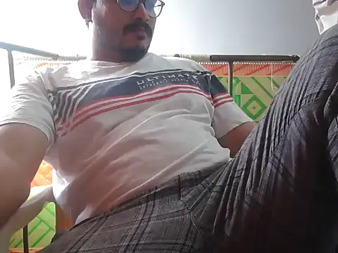 Snapshot of naughtymike0007 chatting on July 12, 9:32 am naughtymike0007 online show from July 12, 9:32 am