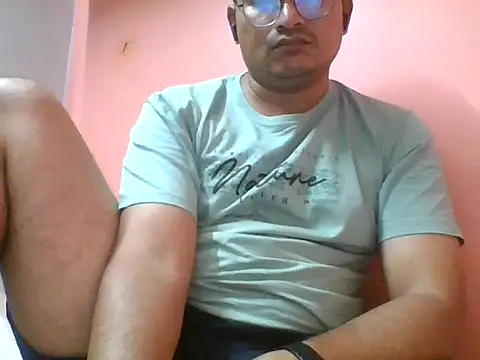 Snapshot of naughtymike0007 chatting on September 30, 6:14 pm naughtymike0007 online show from September 30, 6:14 pm