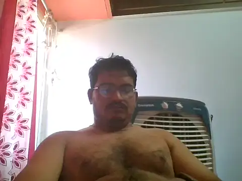 naughtymike0007 online show from April 3, 7:15 am