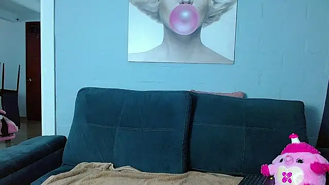 Snapshot of rousebonnett chatting on December 29, 11:39 pm rousebonnett online show from December 29, 11:39 pm