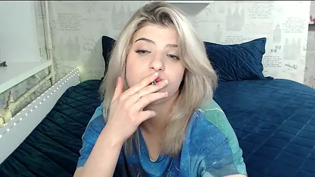 Snapshot of AleksandraFlores chatting on April 2, 2:30 am AleksandraFlores online show from April 2, 2:30 am