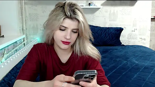 Snapshot of AleksandraFlores chatting on April 2, 10:16 pm AleksandraFlores online show from April 2, 10:16 pm