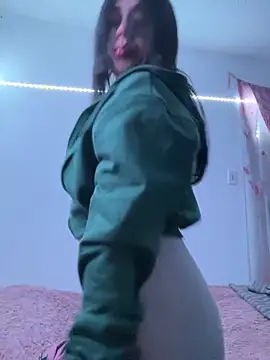 Snapshot of CieloTaylor chatting on December 17, 12:37 am CieloTaylor online show from December 17, 12:37 am