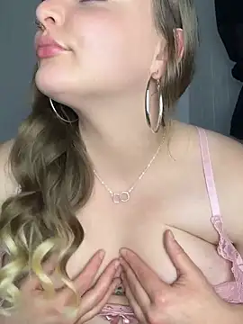 Snapshot of Lalalust69 chatting on March 6, 6:30 am Lalalust69 online show from March 6, 6:30 am