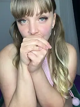 Snapshot of Lalalust69 chatting on December 27, 8:24 am Lalalust69 online show from December 27, 8:24 am