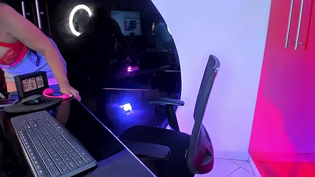 Deiisy Queen online show from October 6, 7:36 pm