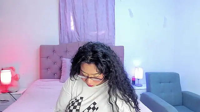 Snapshot of Latinabombsheell chatting on February 13, 8:09 pm Latinabombsheell online show from February 13, 8:09 pm