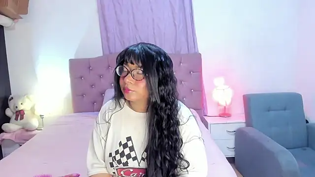 Latinabombsheell online show from April 2, 8:10 am