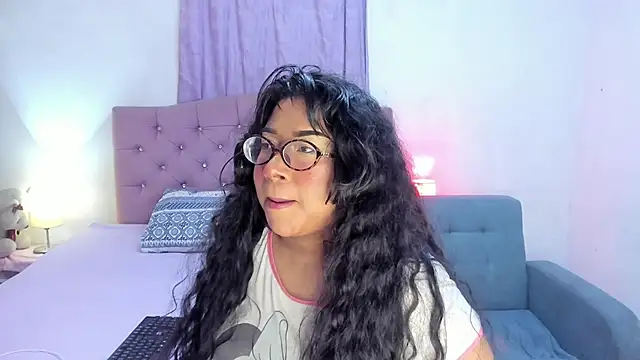 Latinabombsheell online show from July 1, 6:36 am