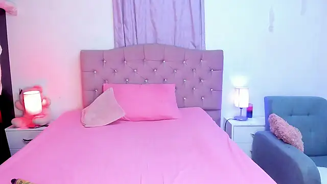 Snapshot of Latinabombsheell chatting on February 7, 6:10 am Latinabombsheell online show from February 7, 6:10 am