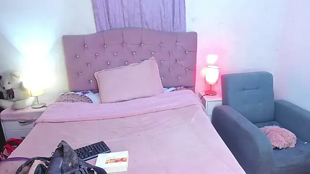 Latinabombsheell online show from May 30, 3:13 am