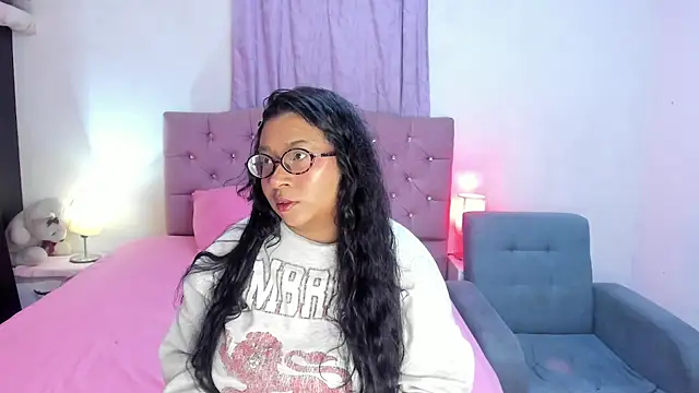 Latinabombsheell online show from July 8, 3:08 am