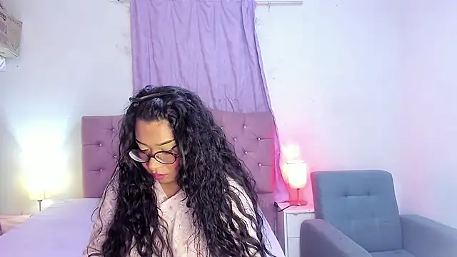 Latinabombsheell online show from April 28, 4:06 am