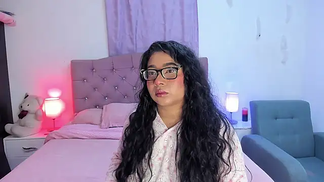 Snapshot of Latinabombsheell chatting on January 12, 5:03 am Latinabombsheell online show from January 12, 5:03 am