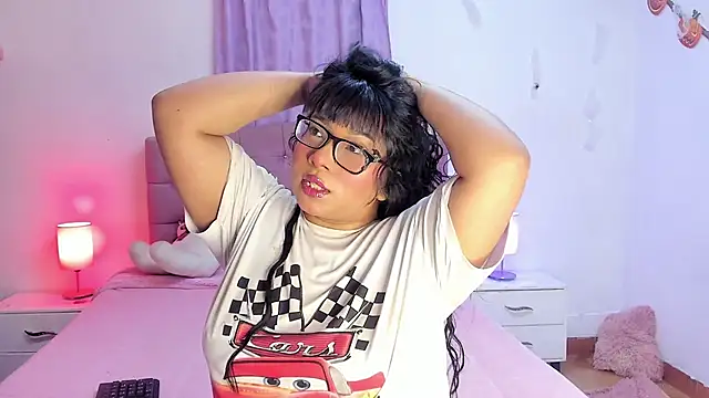 Latinabombsheell online show from November 18, 6:06 am