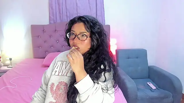 Latinabombsheell online show from July 9, 5:23 pm