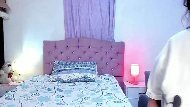 Latinabombsheell online show from June 21, 4:40 am