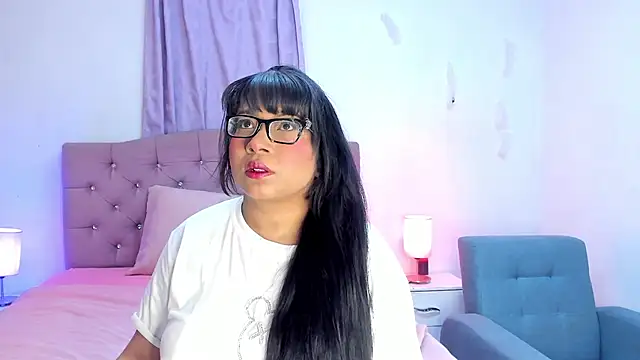 Snapshot of Latinabombsheell chatting on December 22, 6:35 am Latinabombsheell online show from December 22, 6:35 am