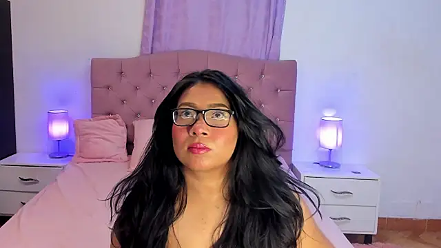 Snapshot of Latinabombsheell chatting on February 1, 5:49 am Latinabombsheell online show from February 1, 5:49 am