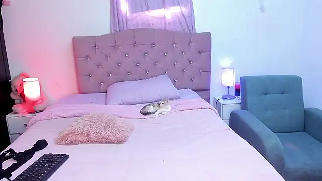 Snapshot of Latinabombsheell chatting on February 9, 7:23 pm Latinabombsheell online show from February 9, 7:23 pm