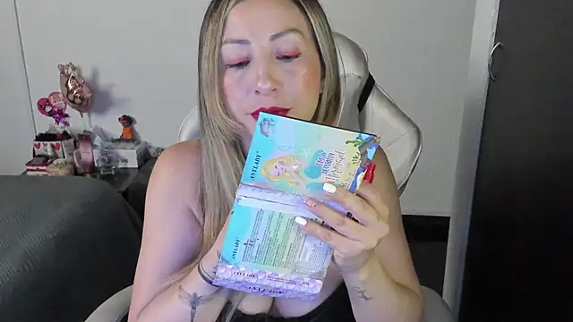 Andreina Suann online show from November 28, 11:43 am