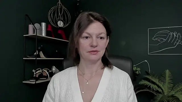 VivianWILD online show from November 25, 6:47 am